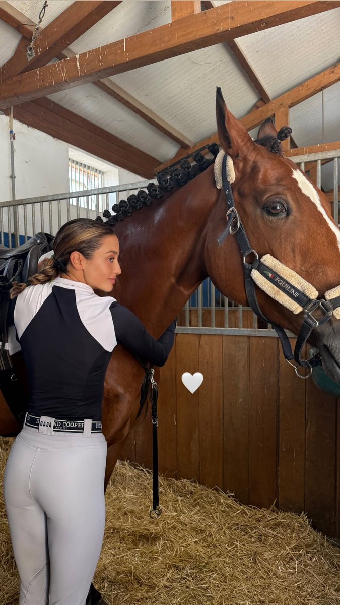 María Pedraza  tweet media