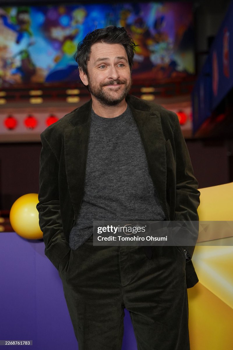 CharlieDayly's tweet photo. ooo this is a good outfit https://t.co/xwL7yAidob