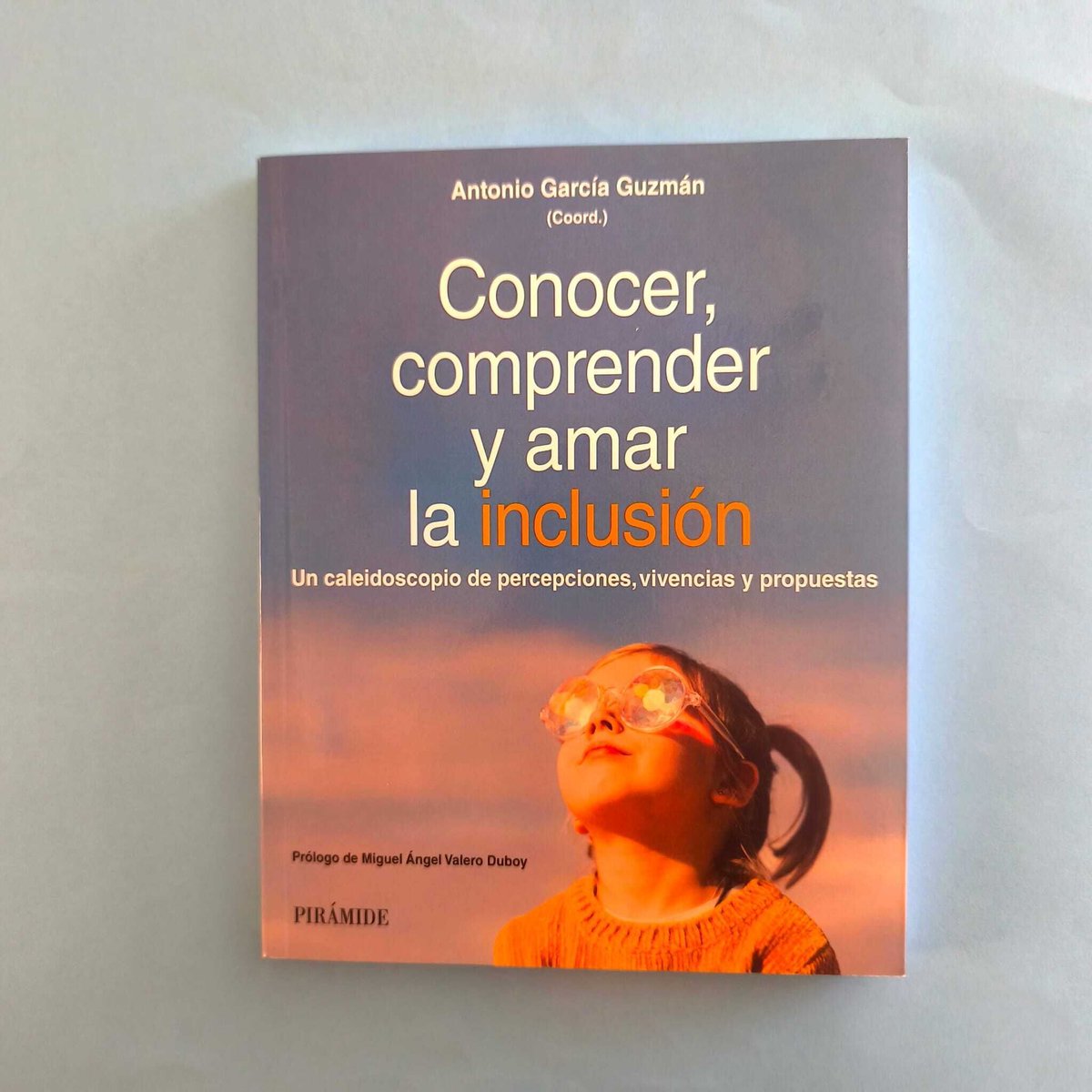 educacion3_0's tweet image. #librodeldía. Esta obra es un alegato y una apuesta por la #inclusión, más allá de la utopía, desde y para la práctica, dando a conocer lo que supone e implica su puesta en marcha, pero sin obviar las dificultades y barreras que conlleva su aplicación. @PIR_PsicoyEdu