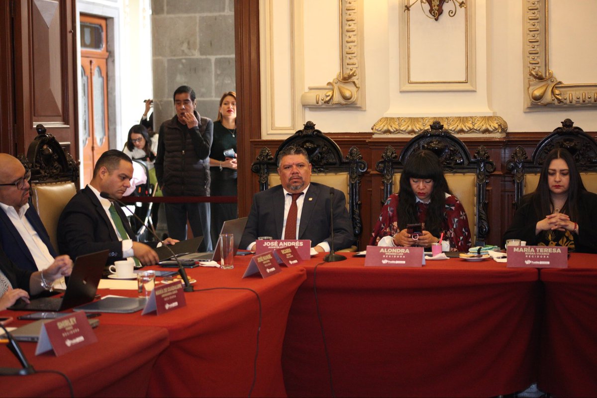 AndresCeronPueb's tweet photo. 🏛️ Inicio mi día en la Décima Novena Sesión Ordinaria del Honorable Cabildo del Municipio de Puebla.
#ExcelenteDia ☀️
#AndresCeronRegidor https://t.co/17YyYqYNdU