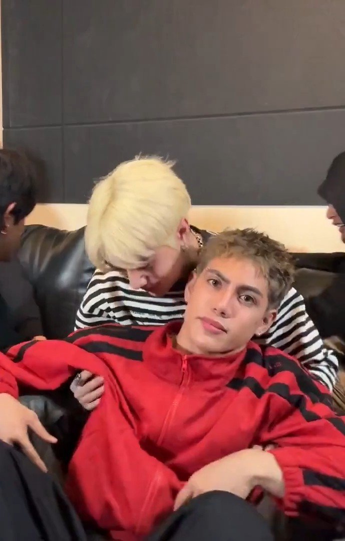 Riri Snow ❄️ tweet media