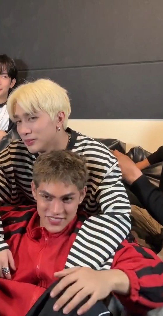 Riri Snow ❄️ tweet media