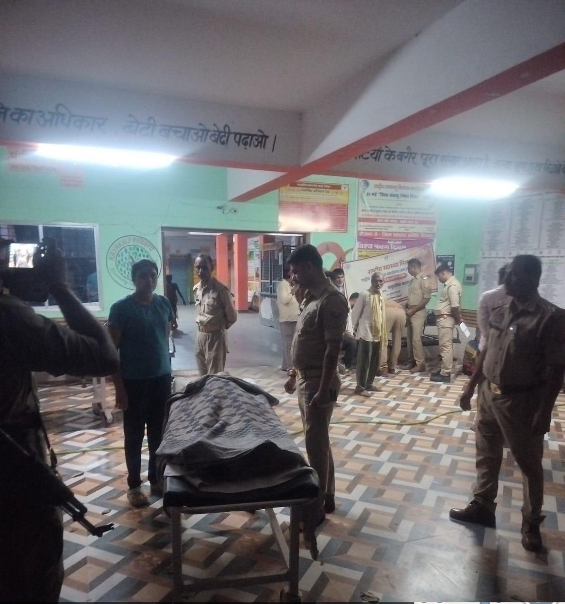 चित्रकूट जनपद के पहाड़ी थाना क्षेत्र में न्याय न मिलने के कारण सिर्फ एक बहुजन नाबालिग बच्ची ने ही नहीं, बल्कि बहुजन समाज की न्याय की उम्मीद ने भी आत्महत्या कर ली।

दिनांक 04/03/2026 को गांव से कुछ दूरी पर स्थित एक कुएं से पानी भरने गई दलित नाबालिग बच्ची के साथ गांव के ही तीन