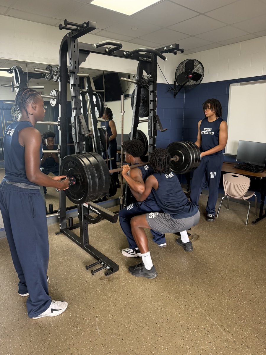 Husky Athletics tweet media