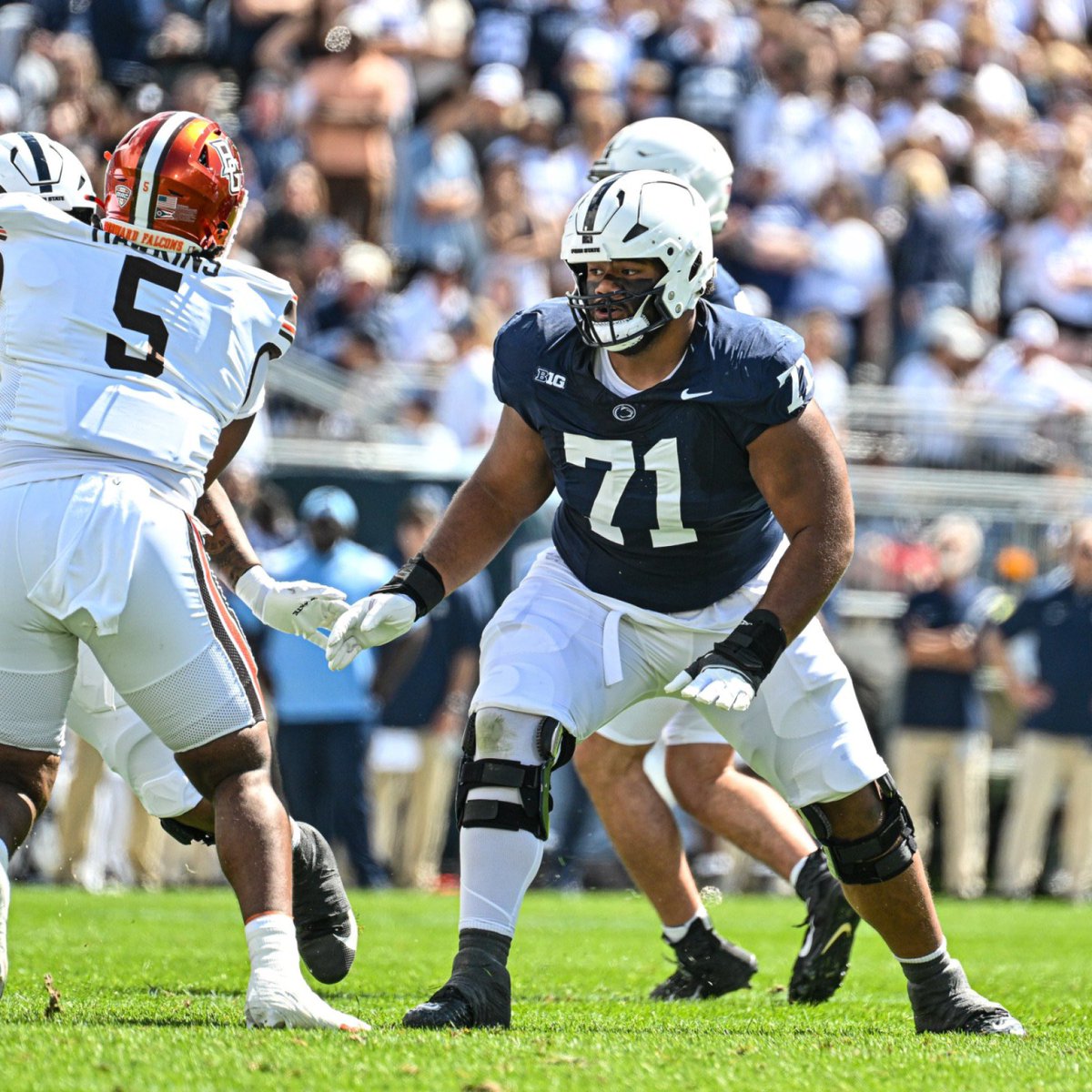 SleeperTBBUCS's tweet image. 7 round mock from @dpbrugler just dropped where the #Buccaneers take the following players:

1 (15): G Vega Ioane, @PennStateFball 
2 (46): EDGE Gabe Jacas, @IlliniFootball 
3 (77): LB Keyshaun Elliot, @ArizonaFBall 
4 (116): CB Devin Moore, @GatorsFB 
5 (155): WR Reggie Virgil,