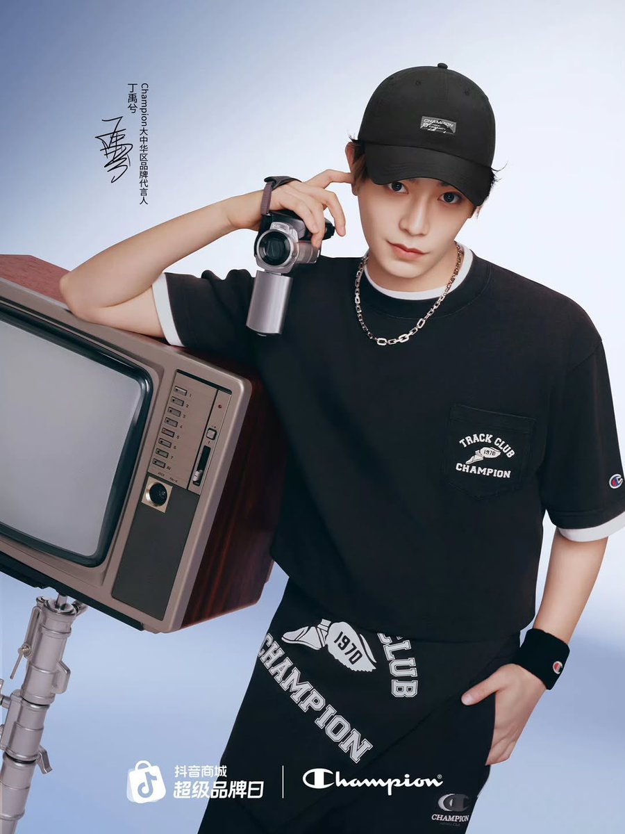 dingyuxi_myfc's tweet image. Spring to summer—what breeze is yours?
#Champion Ambassador Ding Yuxi brings fresh pastel vibes.
Clean Fit or Retro Collegiate—easy, effortless style.

Cr.Champion 中国官方帐号

#丁禹兮 #dingyuxi #ryanding #dingyuximyfanclub