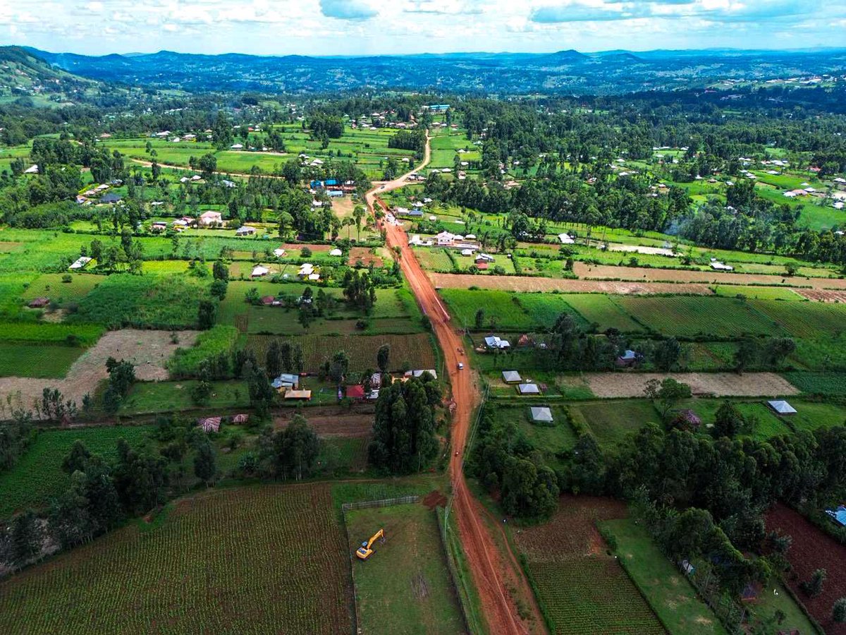 1/2 H.E The President William Ruto, CGH this afternoon presided over the launch of the upgrading to bitumen standard of the 25KM Nyabigena/Matangamano–Esaka–Mochengo–Ayora–Moticho–Nyansembe/Moticho–Maroo–Otendo ELCK Primary Roads in Kisii County.

The project is set to