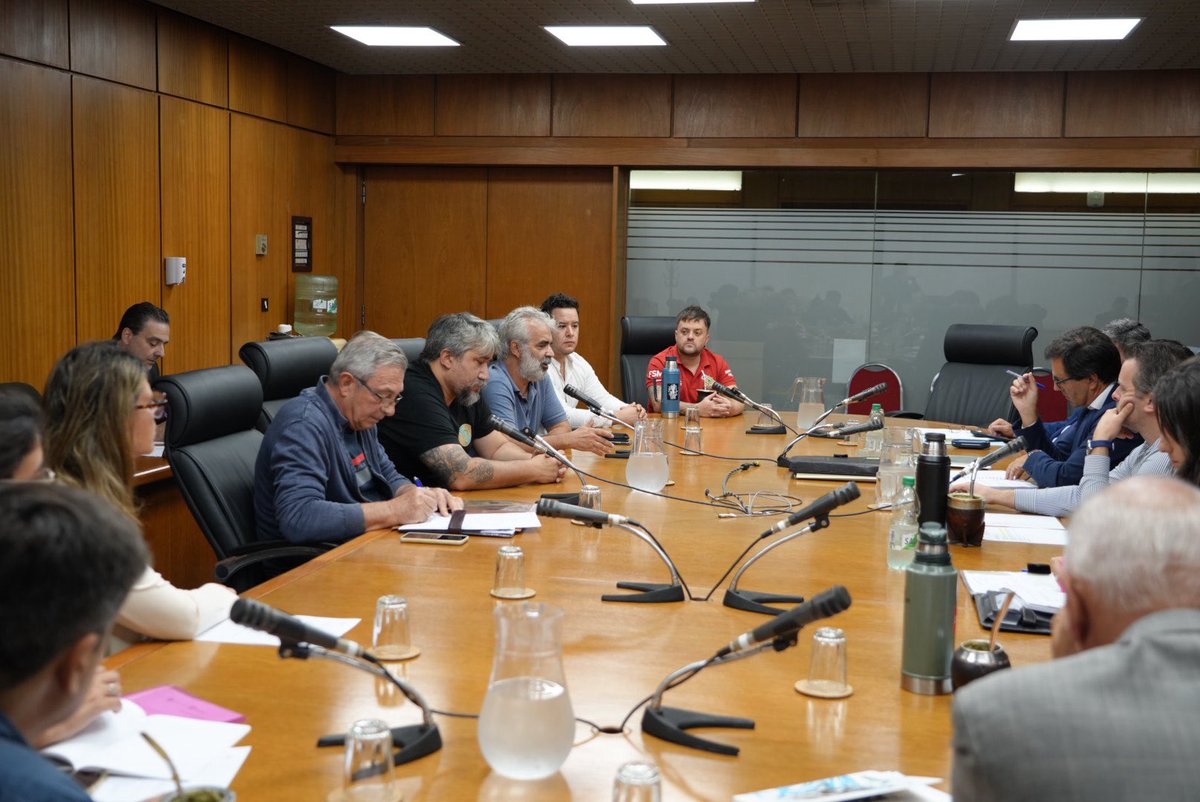 Diputados UY tweet media