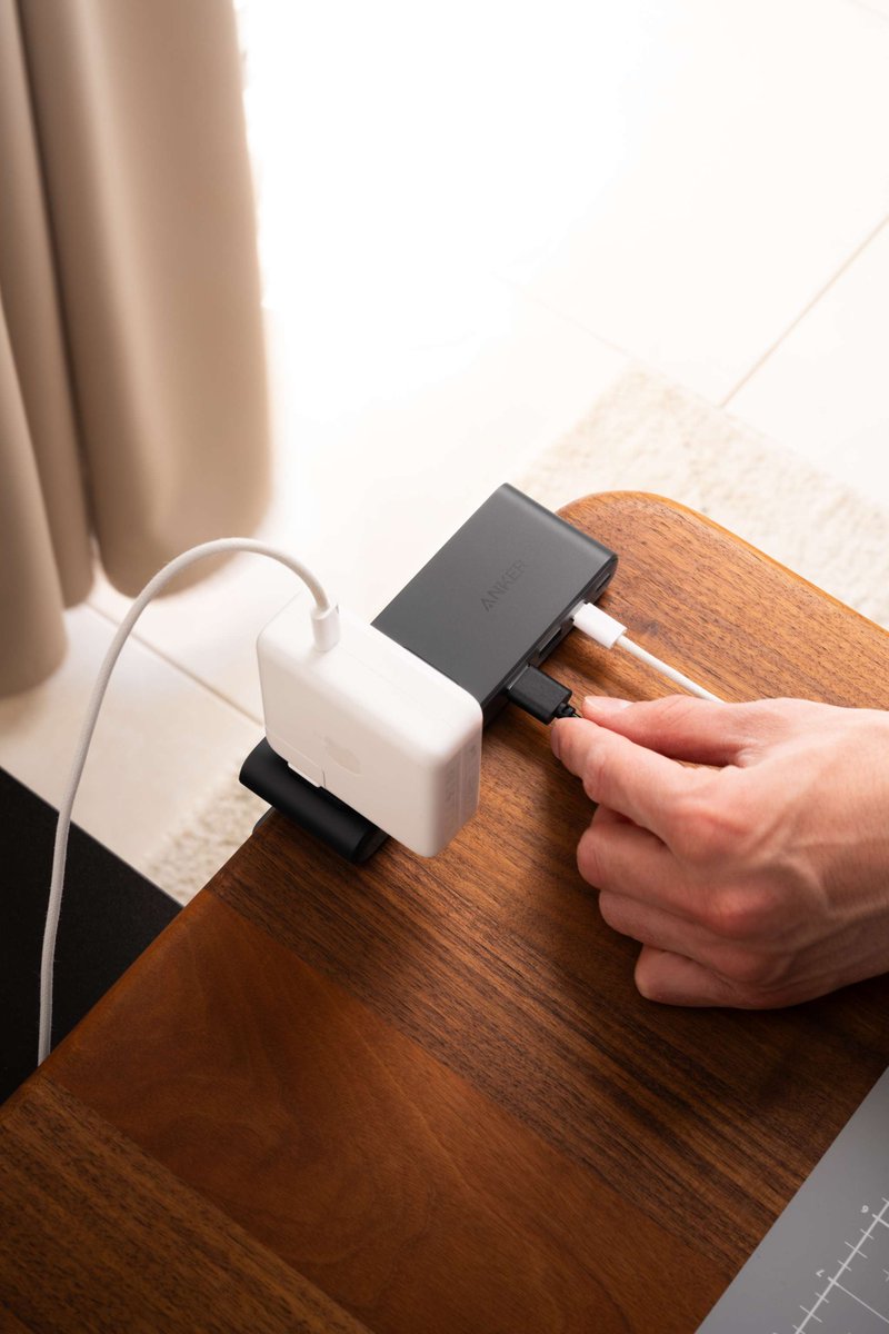 AnkerOfficial's tweet photo. We make your setup a whole lot easier with the new Anker Nano Power Strip. Shop now - https://t.co/NUR1Q2J2s6 . https://t.co/qT3H7Gduix