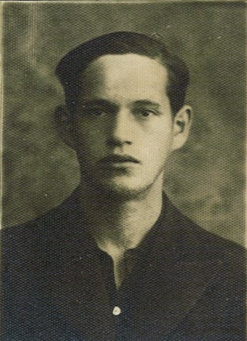 TomFromKatowice's tweet image. My name is Michał Salem🔯🇵🇱, 
a tailor from #Brussel, born on April 1️⃣5️⃣, 1916 in Tomaszów Mazowiecki. 
I was murdered by #Germans in their #Death camp #Auschwitz on Oct. 11  1942 at the age of 2️⃣6️⃣ only because I was a #Jew. 
Please,#NeverForget me!  
#Holocaust #Genocide #WWII