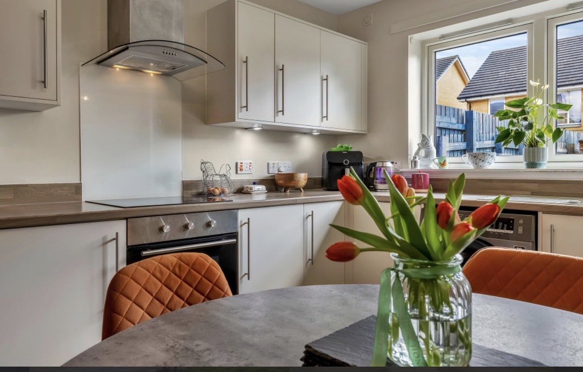 CairnProperty's tweet image. NEW INSTRUCTION - FOR SALE - Stylish modern two bedroom home in popular established development in Parkhead, Glasgow. Garden and driveway for off street parking. 

To view or video tour visit our website 📌
cairnestateagency.com/property/P3860/

#propertyforsale #estateagents #Glasgow