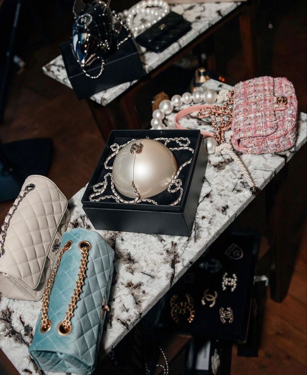 luchikdoll's tweet photo. Chanel colourful bags >> https://t.co/99QOE0xQe6