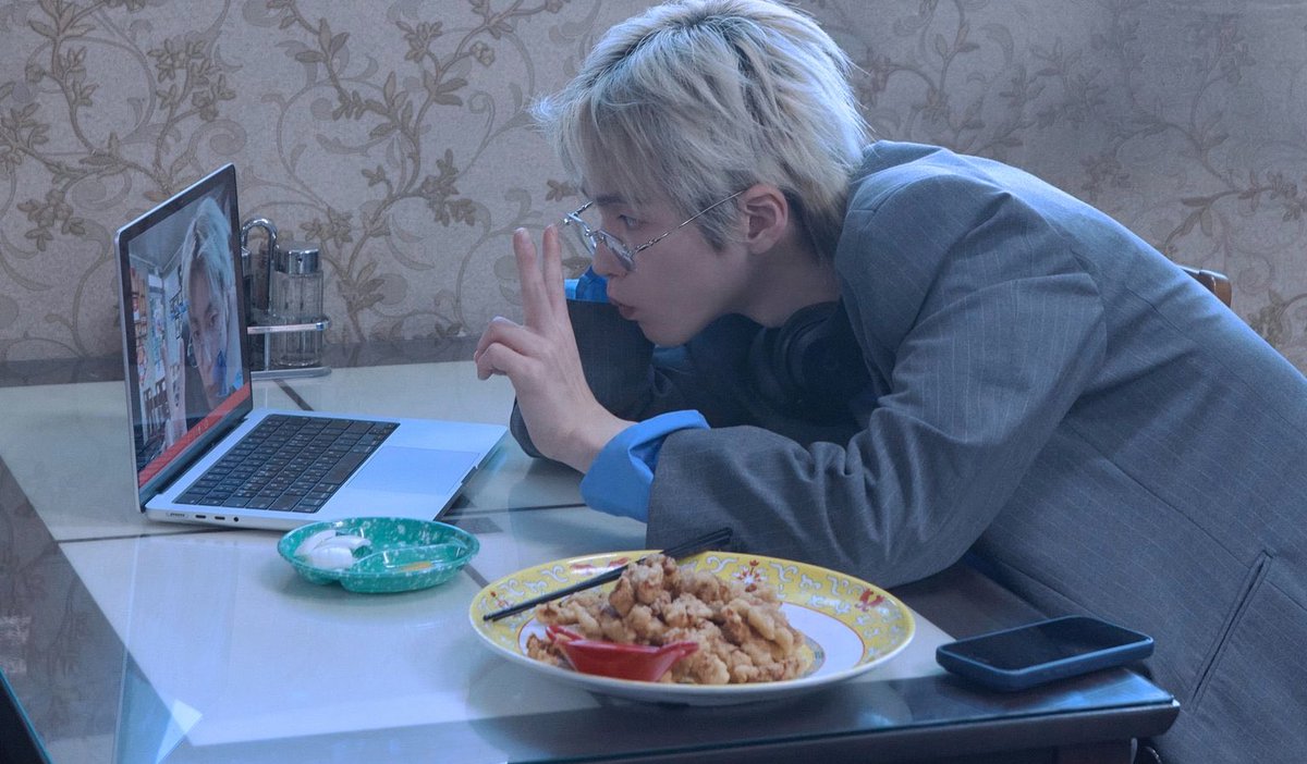 lila ★ tweet media