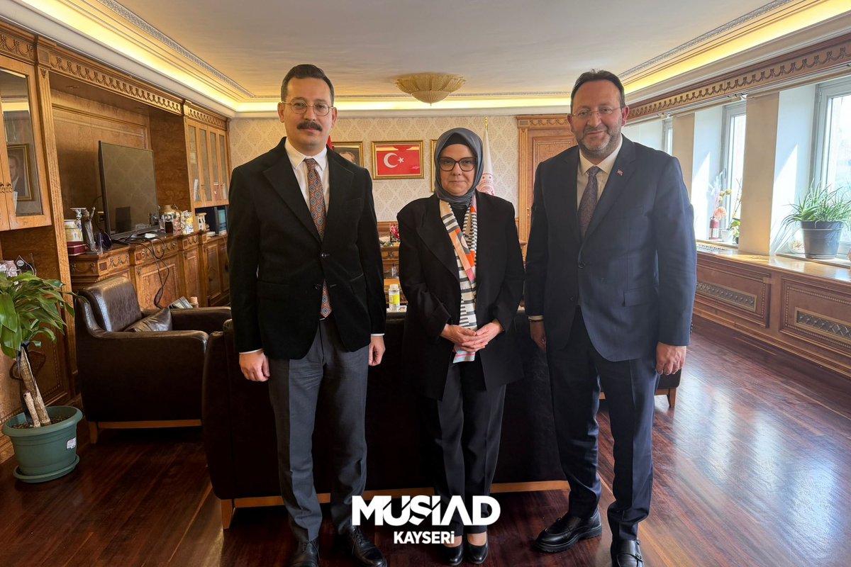 MUSIAD_Kayseri's tweet photo. Başkanımız Ferhat Akmermer, Kayseri Milletvekilimiz Ayşe Böhürler ile Sanayi ve Teknoloji Bakanlığı Kalkınma Ajansları Genel Müdürü Ahmet Şimşek’i ziyaret etti.

Gerçekleştirilen görüşmelerde, şehrimiz sanayisinin dijital dönüşümüne katkı sağlayacak projeler üzerine verimli istişarelerde bulunuldu.

Nazik kabulleri için kendilerine teşekkür ediyoruz.

@aysebohurler 
@FERHATAKMERMER