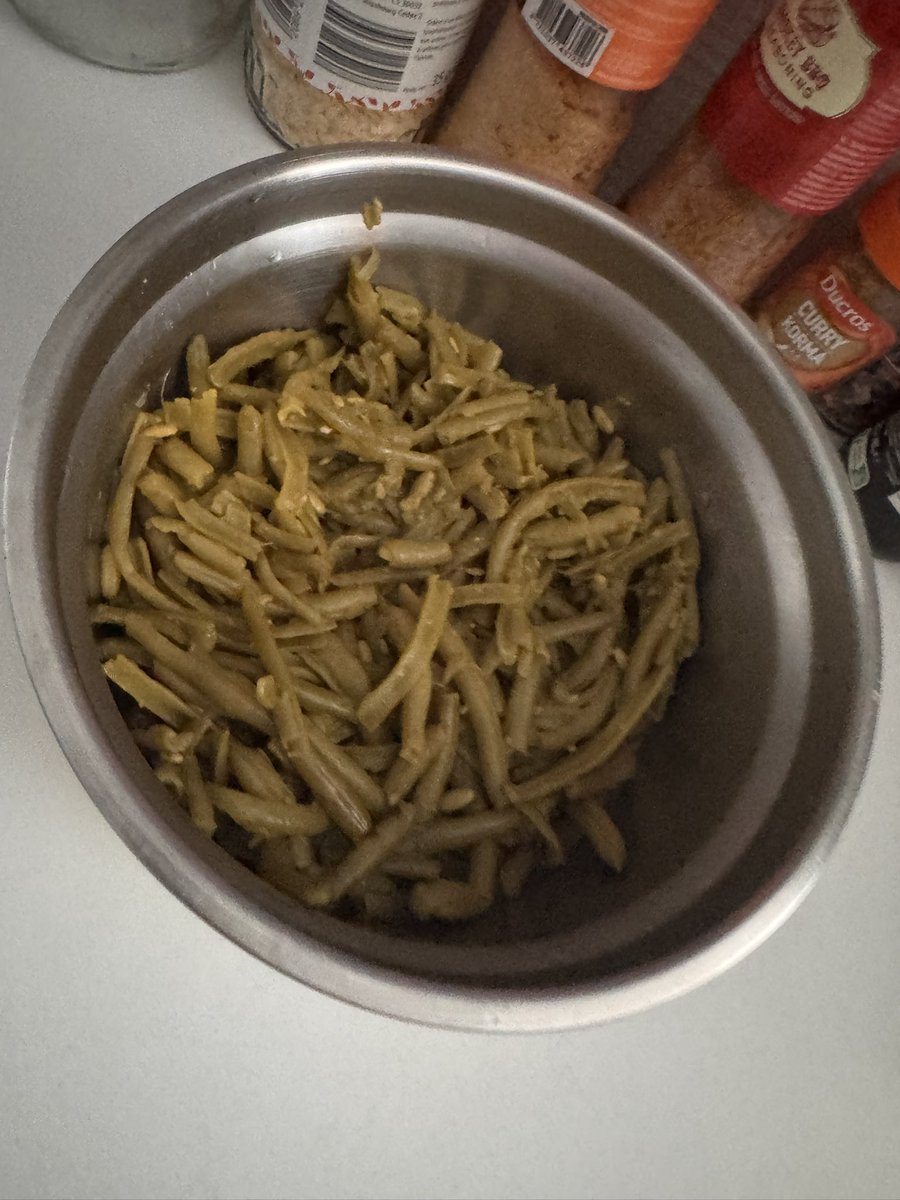 Tentation145L's tweet photo. 🐾 Tyson & Fleur :
Les poules VIP ont pondu, donc on ne rigole pas ce soir 😎
🥚 œufs durs premium
🍖 Orloff chorizo/poivron version luxe
🍝 pâtes crème + HV pour faire sérieux
Maman ? Claquée au sol 😴 on s’occupe de tout
#VIPKitchen #TeamFouRire #TysonFleur #RepasDuSoir https://t.co/rlUGl7huEa