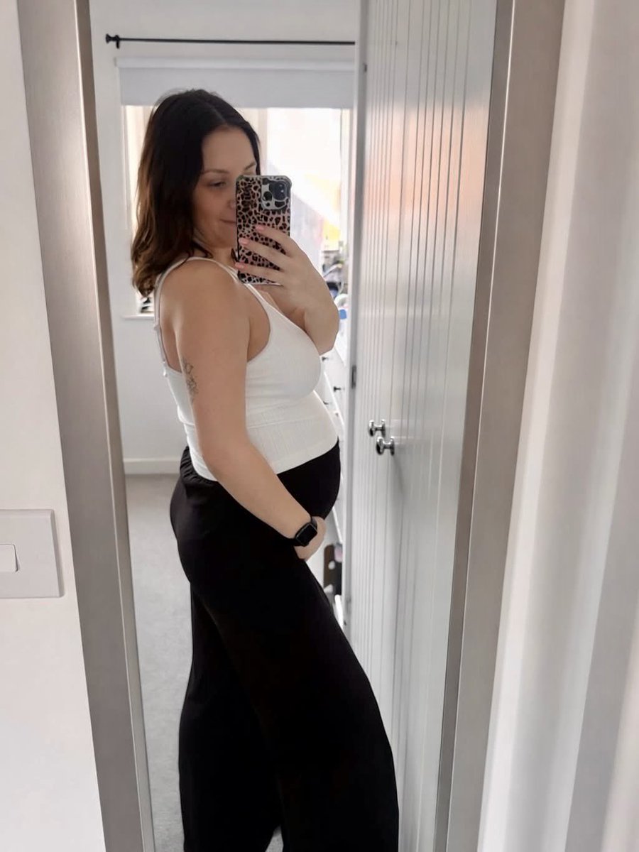 PregnantBellies's tweet photo. Submission from a follower…enjoy this sexyyy cutie https://t.co/IQ28FUWVhf
