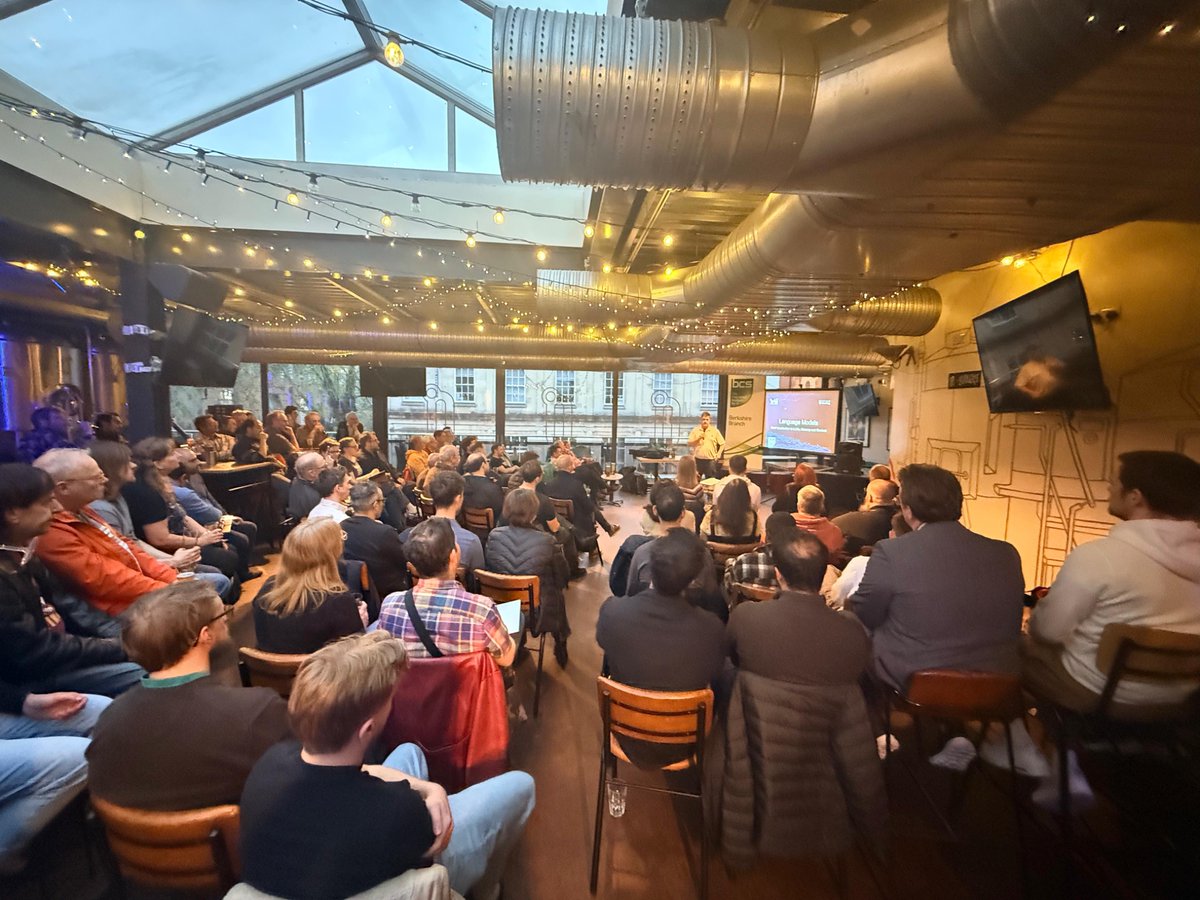 Reading Geek Night tweet media