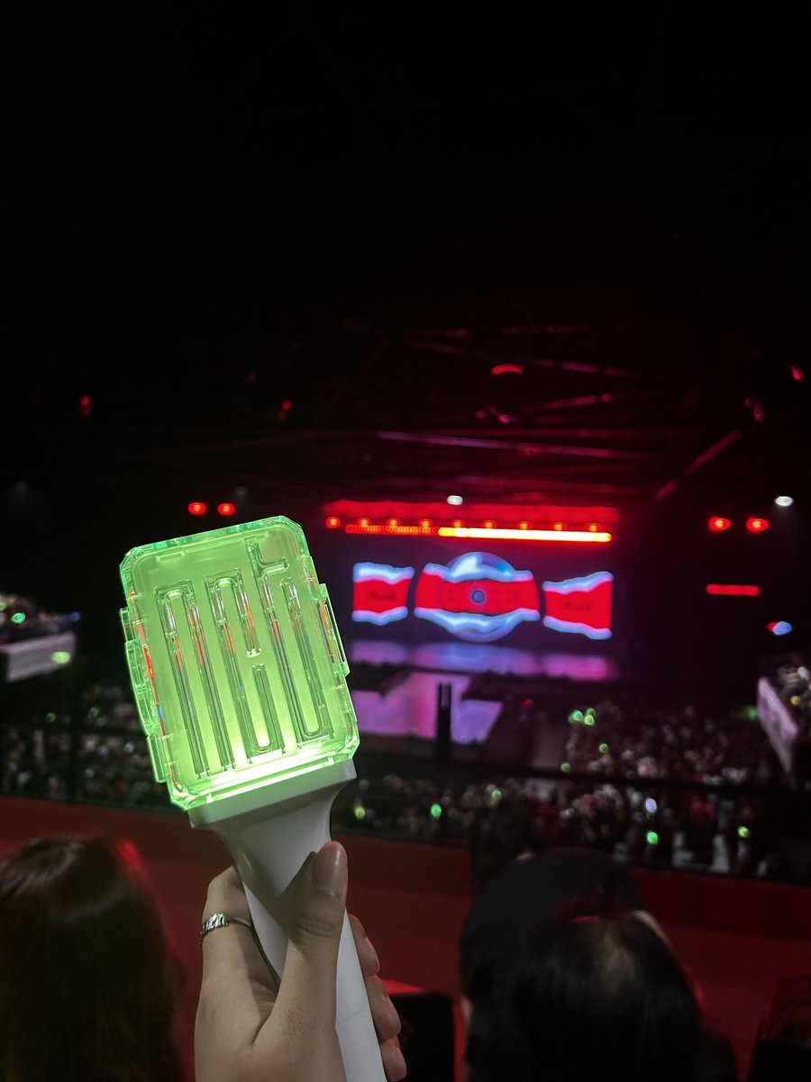 triooox's tweet photo. late post due to a hectic week pheww anyways thank you @winaarosli for securing my tix! 

finally saw TAP live!!! 😭🌹❤️

for ref: seat 2 row C sec U6!
vid: S24 ultra at extended stage
#TAEYONGinKL #태용 #TY_TRACK
#TY_TRACK_REMASTERED
#TY_TRACK_REMASTERED_in_KL https://t.co/Ke7xFqjsp5