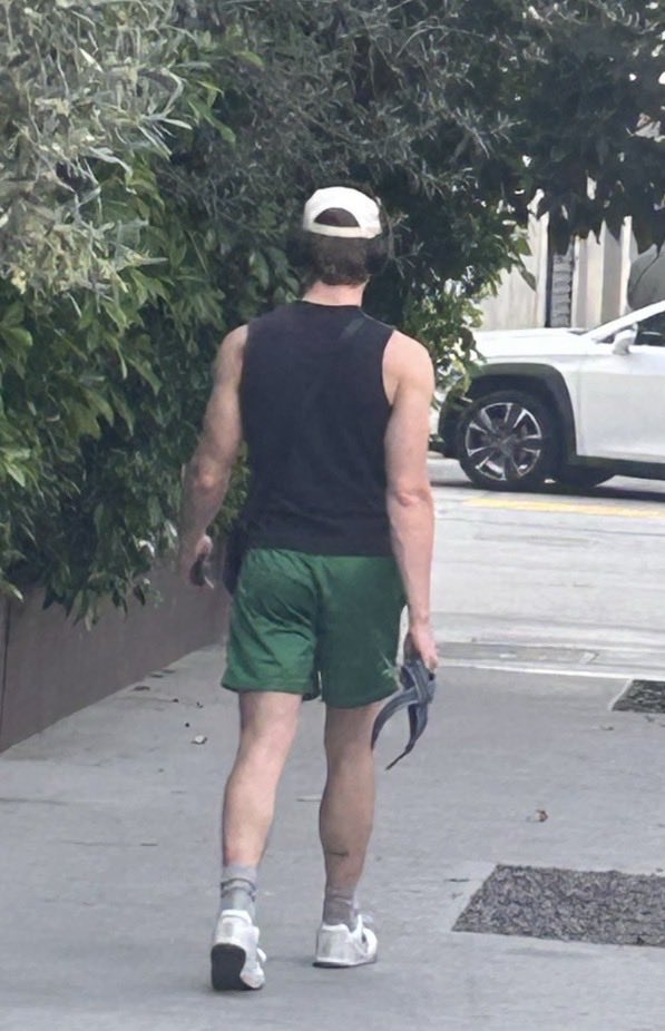 _gr0tesquerie's tweet image. Starting another rumor