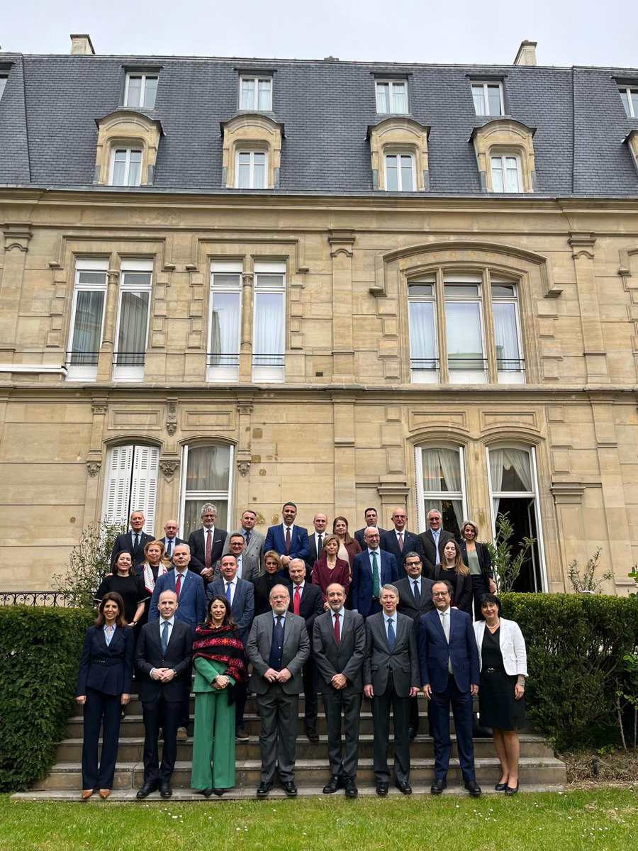 Reunión de Embajadores de los países miembros de <a href="/CIHEAM/">CIHEAM</a> junto con Embajadores de otros países mediterráneos. 
Se ha destacado la importancia de la cooperación reforzada en cuestiones como formación agraria especializada, gestión del agua o cambio climático.