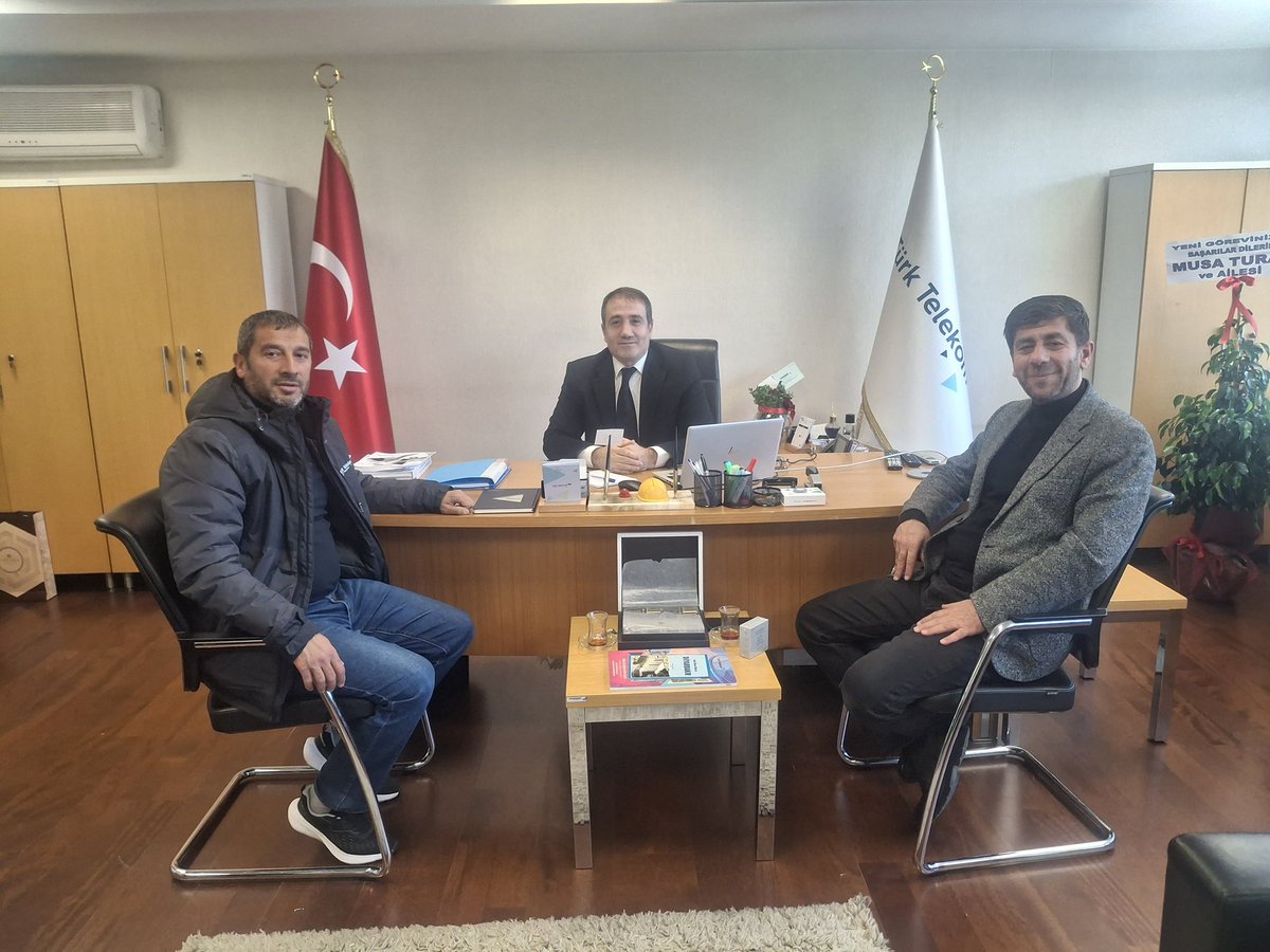 HaberisDbakir's tweet photo. Yeni göreve atanan Diyarbakır Bölge Müdür Yardımcımız sayın Hüseyin Turan bey'i makamında ziyaret ettik. Yeni görevinde başarılar diliyoruz. https://t.co/dJjqUFCyiK