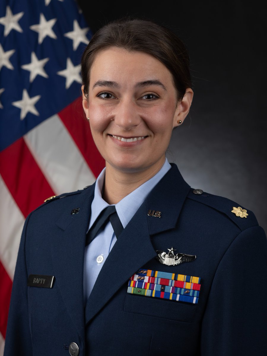 AirForceGrads's tweet photo. The Olmsted Foundation has named three graduates of the @af_academy to its prestigious Olmsted Scholar Class of 2027: Maj. Sean Bapty ’16, Maj. Miranda Bapty ’16 and Capt. Elena Britt ’18.

📰 https://t.co/ED0hJQvxul https://t.co/gcnYSDLulh