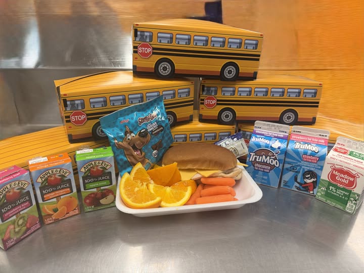 sedck12's tweet image. Field trips just got better at Iron Springs Elementary! 🚌 Skip the morning lunch-packing rush with our "Field Trip Fun Packs"—balanced, portable, and delicious meals for students &amp;amp; chaperones ($4.50). 🥪🍎

Contact your teacher to order! #sedck12 #IronCountySchools #SchoolLunch