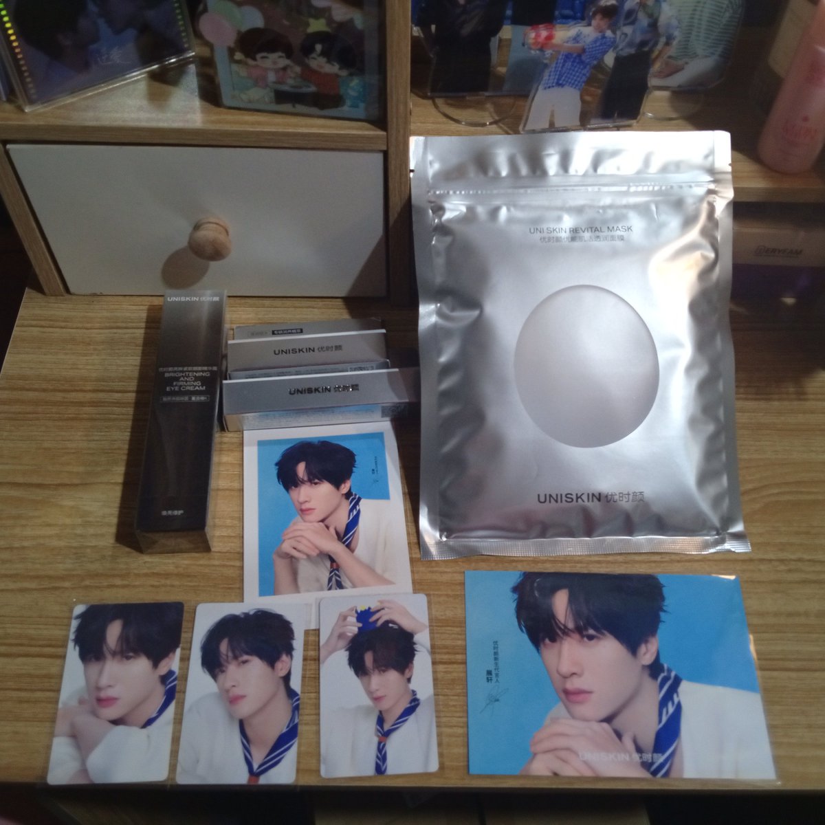 rialesliekim's tweet photo. #UNISKIN of Dad #ZhanXuan is also arrived ☺️ dad is so handsome 😍😍😍😍
Thank you again and again @ninenaiimei ☺️
I will try to used it 😅
#ZhanCheng https://t.co/BsyQIOUmtC