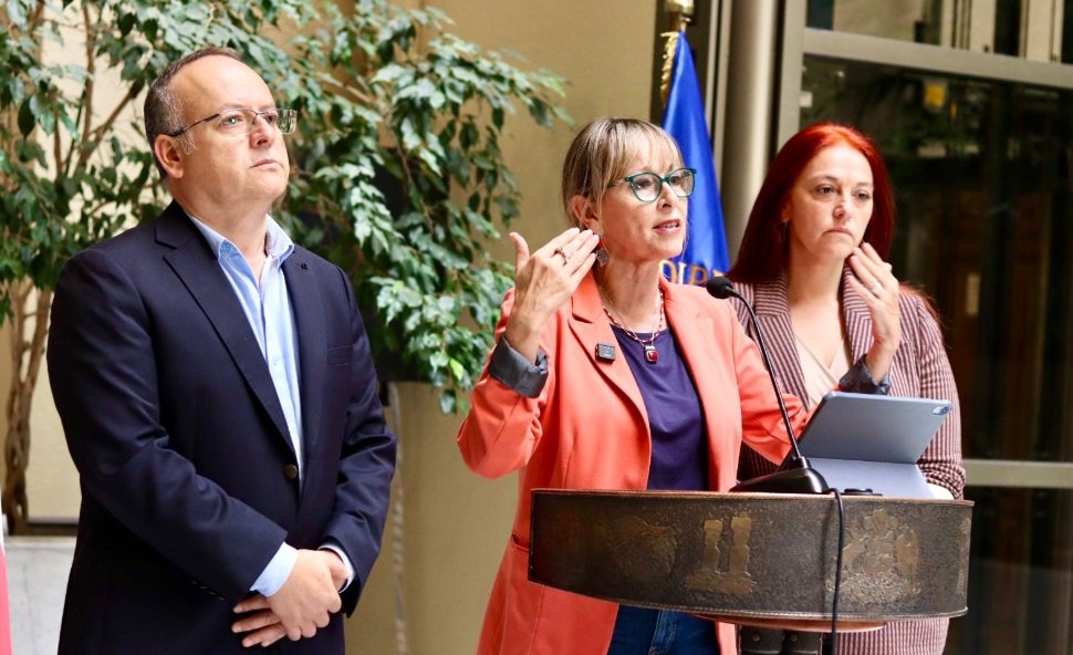 Creen que la plata crece de los árboles: Izquierda presentó proyecto para frenar el cobro del CAE gamba.cl/2026/04/izquie…