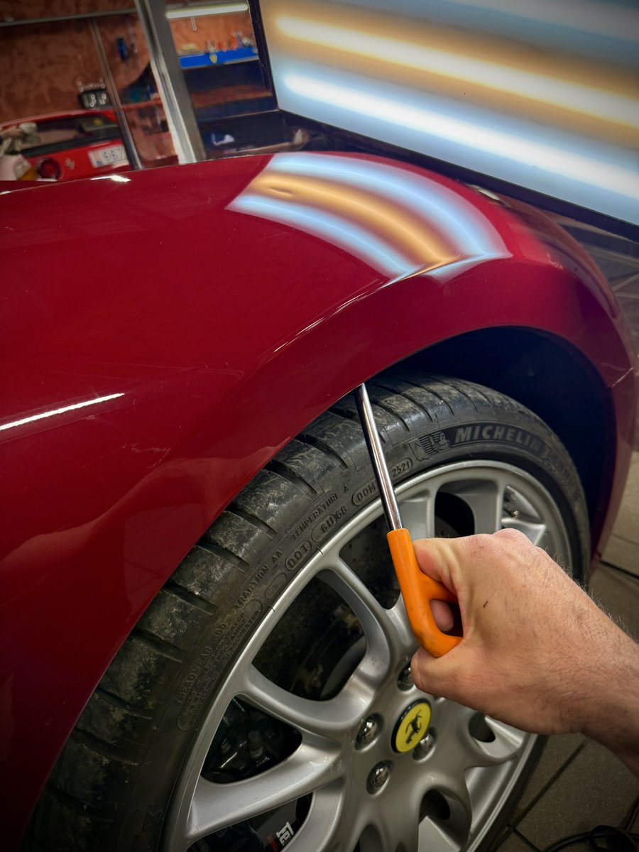 Debossandchrome's tweet photo. 🔥Intervention cette après midi au sein du garage @colombo_challenge_cc ⚒️

Un Débosselage sans peinture réalisé sur l’aile avant en aluminium de cette magnifique Ferrari 599 GTB Fiorano 🔥🥹

Un travail de précision sur un matériau exigeant, où chaque détail compte https://t.co/TQDj17NcY9