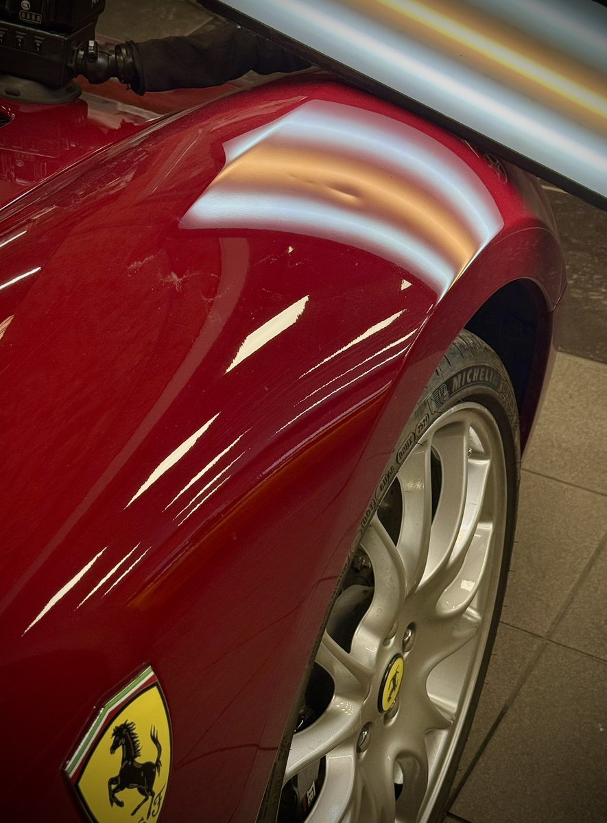 Debossandchrome's tweet photo. 🔥Intervention cette après midi au sein du garage @colombo_challenge_cc ⚒️

Un Débosselage sans peinture réalisé sur l’aile avant en aluminium de cette magnifique Ferrari 599 GTB Fiorano 🔥🥹

Un travail de précision sur un matériau exigeant, où chaque détail compte https://t.co/TQDj17NcY9