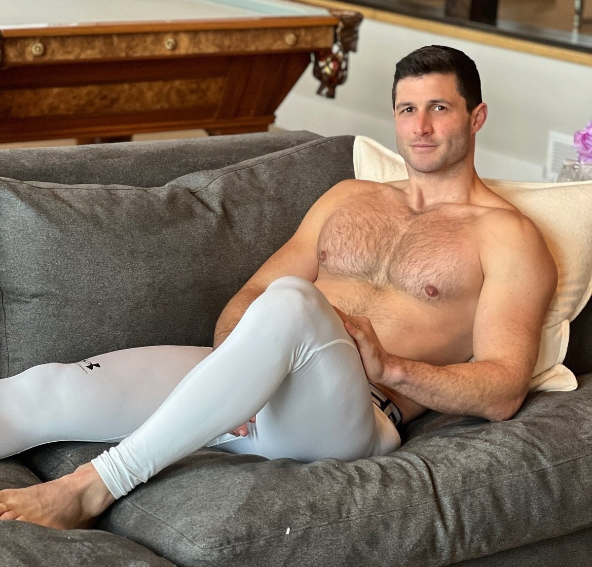 gayhunksonly's tweet image. At #45 on our #Top150Countdown with #2025HottestGayHunks we have the absolutely gorgeous Instagram sensation #RobertoPortales 😍🏳️‍🌈

@hotfitmenonly @allmalepics @CuteHotBoys @JDub63179800 @dutch_ultra @81TakTsukada18 @batorcircle @MuscleLycra @xyzdghun @LeviConely @MuscleLoverBear