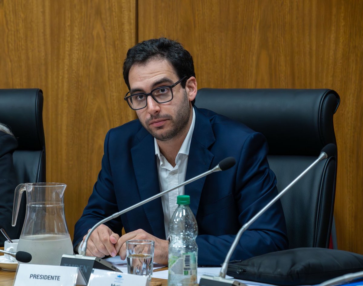 DiputadosUY's tweet photo. @mariocolman @fernando_amado @joaquingarlo @APerrone510 @Ale_Zavala_ @echeverriadiego @Juanma15 @FabricioN10 @MarneOsorioLima @minesobaldia @GabrielOteroA @MonicaP733 @GTinaglini @fepreco @pabloabdala66 @CeciliaCairo_Uy @ConradoRodUy @julietasierraf @SValdomir609 @Cybertario @CarlosReutor @juanjoolaizola @pablointhamouss @Wcervini @analauramelo_uy @Maferauer @juanpab_delgado @DianaNiy2 @FelipeSchipani @AgustinMazzini @fajardomaria15 @pjisdonian @SolManeiroUy @daniel_div66296 @JuriAdrian @estela_pereyra3 @AlvaroDastugue @Tatiantunez @Fedecasaretto @walterverri @jumpierrez09 La Comisión de Turismo, se reunió en el día de hoy para estudiar las normas sobre guías de turismo, para tratar este asunto, recibe al autor del Proyecto de Ley, señor Representante Luis Repetto, de acuerdo al artículo 131 del Reglamento de la Cámara de Representantes. https://t.co/ZBto7JRscD