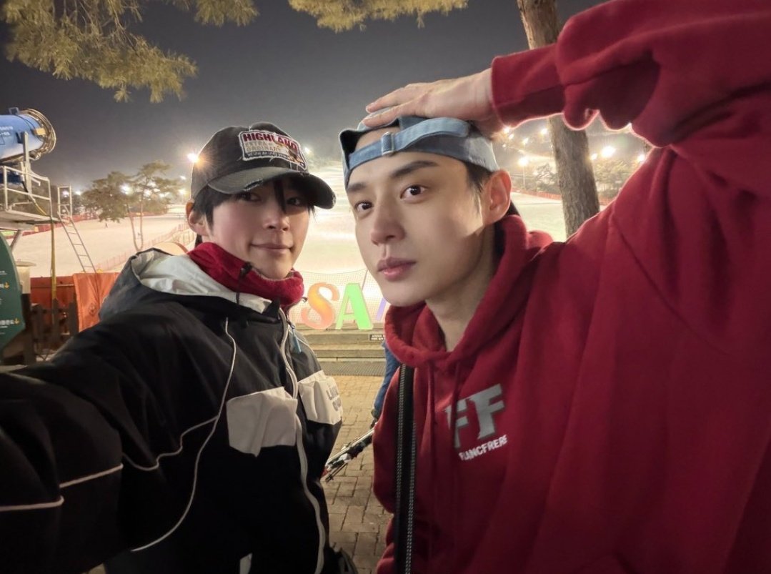 _podojuice's tweet photo. 이런부부코어는 빈즁에게서만 나온다이거야 https://t.co/DokjFglKID