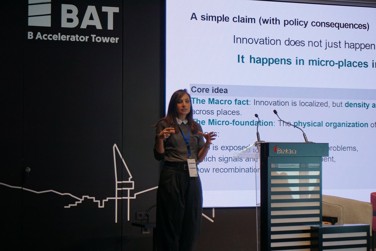 orkestra's tweet photo. @OECD_local @TPIProductivity @cepal_onu @Bizkaia @IMU59 💡 SESSION 1: How can regions better connect knowledge and industry to boost productivity?

🔹Ana Lehmann @UPorto
🔹Luisa Gagliardi @Unibocconi
🔹Enric Fuster @sirisAcademic
🔹Olly Bartrum @biztradegovuk
🔹Raquel Ortega-Argiles @TPIProductivity 

#FromAnalysisToAction2026 https://t.co/tsSLMD3VOe