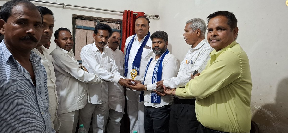 katariya_07's tweet photo. आज @Asp4Bijnor के जिला अध्यक्ष सतेन्द्र कुमार जी द्वारा समाज के जिम्मेदार लोगों से महत्वपूर्ण बैठक की गई।
समाज के हित और विकास को लेकर सार्थक बातचीत हुई।
💪 हमारा उद्देश्य – समाज की प्रगति और अधिकार https://t.co/7LMOEL6sYB