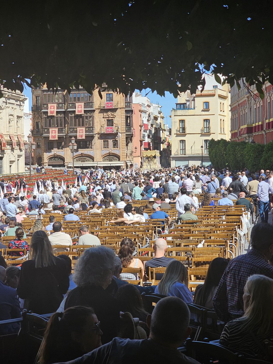 pepecorazon2's tweet photo. Recuerdos del Domingo de Resurrección con la Hermandad de La Resurreción. 
@ResurreccionSev
@losjartibles2_0
@AgrupacionVR
@BMLasCigarreras
#SSantaSevilla26
#TDSCofrade
📷 Galería 3 de 5 https://t.co/tGCBWsBCOt