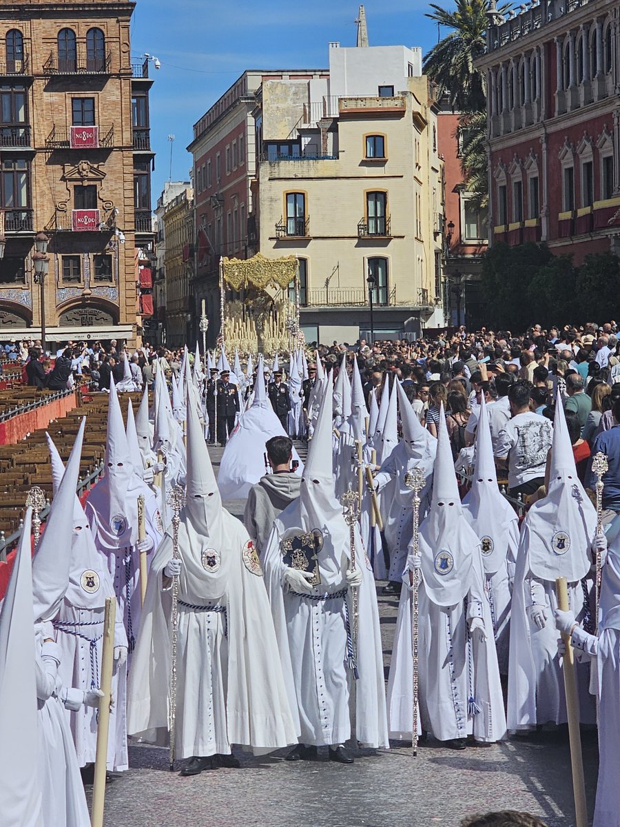 pepecorazon2's tweet photo. Recuerdos del Domingo de Resurrección con la Hermandad de La Resurreción. 
@ResurreccionSev
@losjartibles2_0
@AgrupacionVR
@BMLasCigarreras
#SSantaSevilla26
#TDSCofrade
📷 Galería 3 de 5 https://t.co/tGCBWsBCOt