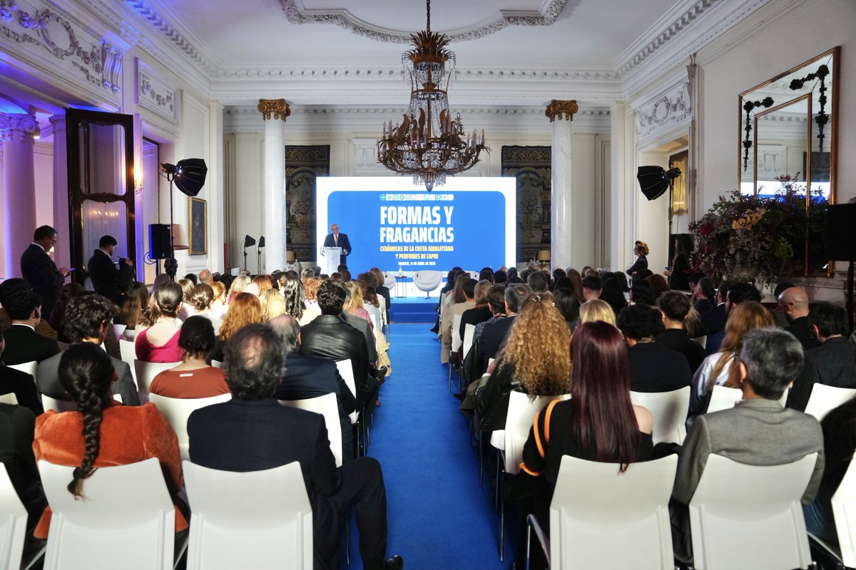 Italy in Spain tweet media