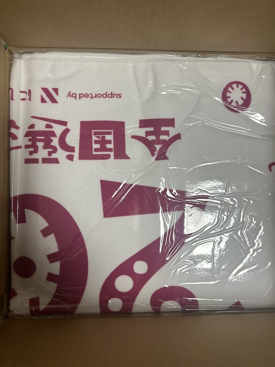 Gt5Ge's tweet photo. 急に思い立って大掃除しようとクローゼットの整理してたら謎のダンボール出てきて中身これ、お前まだおったんかよ https://t.co/3X5PzYxK4N