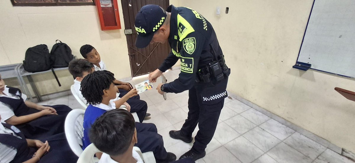ProteccionPonal's tweet image. Realizamos una campaña de prevención dirigida a la comunidad estudiantil de #Valledupar donde fortalecemos el cuidado y la protección de nuestra #Niñez.

✅ Conferencias de sensibilización
✅ Orientación preventiva
✅ Entrega de volantes informativos
💚👮