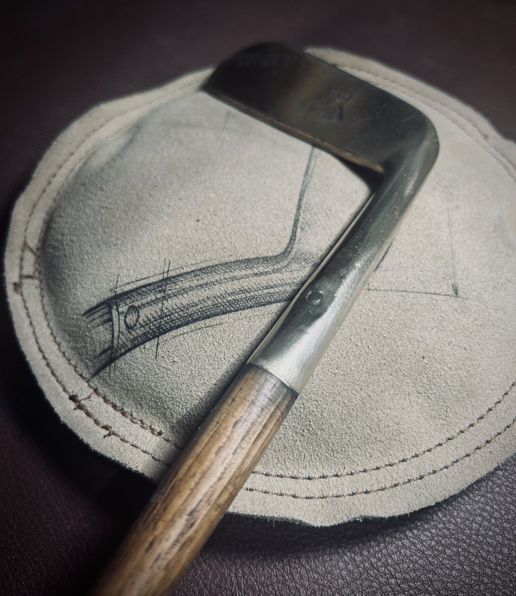 Hickoryworkshop's tweet image. That’s better! 😌

#beforeandafter #golf #hickorygolf #scotland #golfhistory #restoration