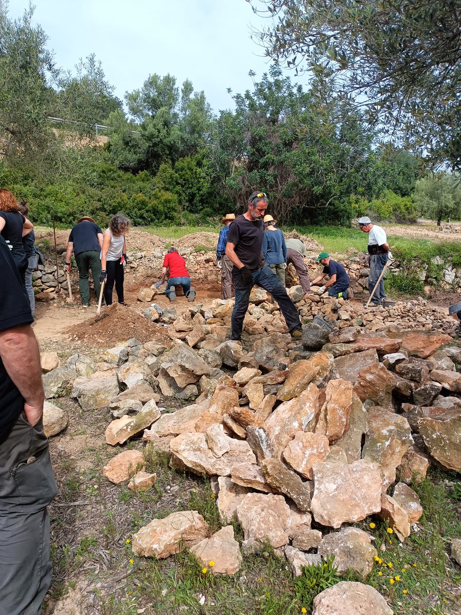 lifeeCOadapt50's tweet photo. 🧱🌿 Al Perelló recuperem la pedra seca, reconeguda per la UNESCO com a Patrimoni Cultural Immaterial.
Des del #Lifeecoadapt50 impulsem cursos per preservar aquest saber clau per a l’adaptació al canvi climàtic
👉 https://t.co/Oy0kFasZNZ
 #pedraseca #UNESCO #dibacat https://t.co/yutGDEQkt7