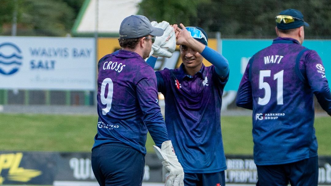 Cricket_World's tweet photo. 🔥SCOTLAND GO UP 1-0!
🏴Scotland produced a composed and clinical chase to defeat Namibia by 7 wickets, reaching the total comfortably after restricting them to 159/7.
https://t.co/DWdAryuUDk
#NAMvSCO #Scotland #Cricket https://t.co/2D7TSuAqff