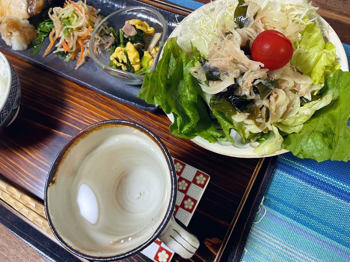 Tomo_Mrk3B01's tweet image. Super hungry now bcz I haven’t grabbed anything but one protein bar since lunch🤤
Wow. The main for #dinner tonight , Grilled yellowtail looks so tasty, and the topping, Daikon with Ponzu makes it more tasty! Let’s eat!
#cookingathome 
#おうちごはん 
#twinglish 
#Twitter家庭料理