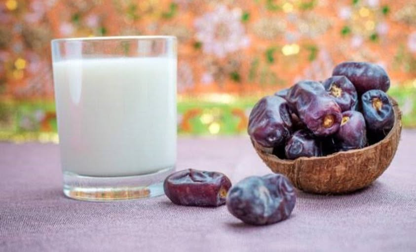 حضرت بلال رضی اللہ عنہ سے ایک دفعہ کسی نے پوچھا کہ آپ نے پہلی دفعہ حضور نبی کریم (ص) کو کیسے دیکھا؟
بلال رضی اللہ عنہ فرماتے ہیں کہ میں مکے کے لوگوں کو بہت ہی کم جانتا تھا۔ کیونکہ غلام تھا اور عرب میں غلاموں سے انسانیت سوز سلوک عام تھا، انکی استطاعت سے بڑھ کے ان سے کام لیا جاتا