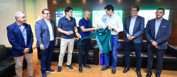 Wilton Sampaio e Bruno Pires recebem escudo FIFA p/ Copa do Mundo

fgf.esp.br/pt/noticias/vi…

- Foto: Remisson Sales/Secom GOV