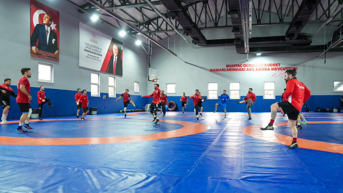 Valimiz Davut Gül, Sarıyer’de bulunan Türkiye Güreş Federasyonu Başkanlığı Mersinli Ahmet Kireççi Güreş Milli Takımlar Kamp Eğitim Merkezi’ni ziyaret etti.🤼🇹🇷

Vali Gül, Arnavutluk’ta 20-26 Nisan 2026 tarihlerinde gerçekleşecek Avrupa Güreş Şampiyonası’na hazırlanan milli