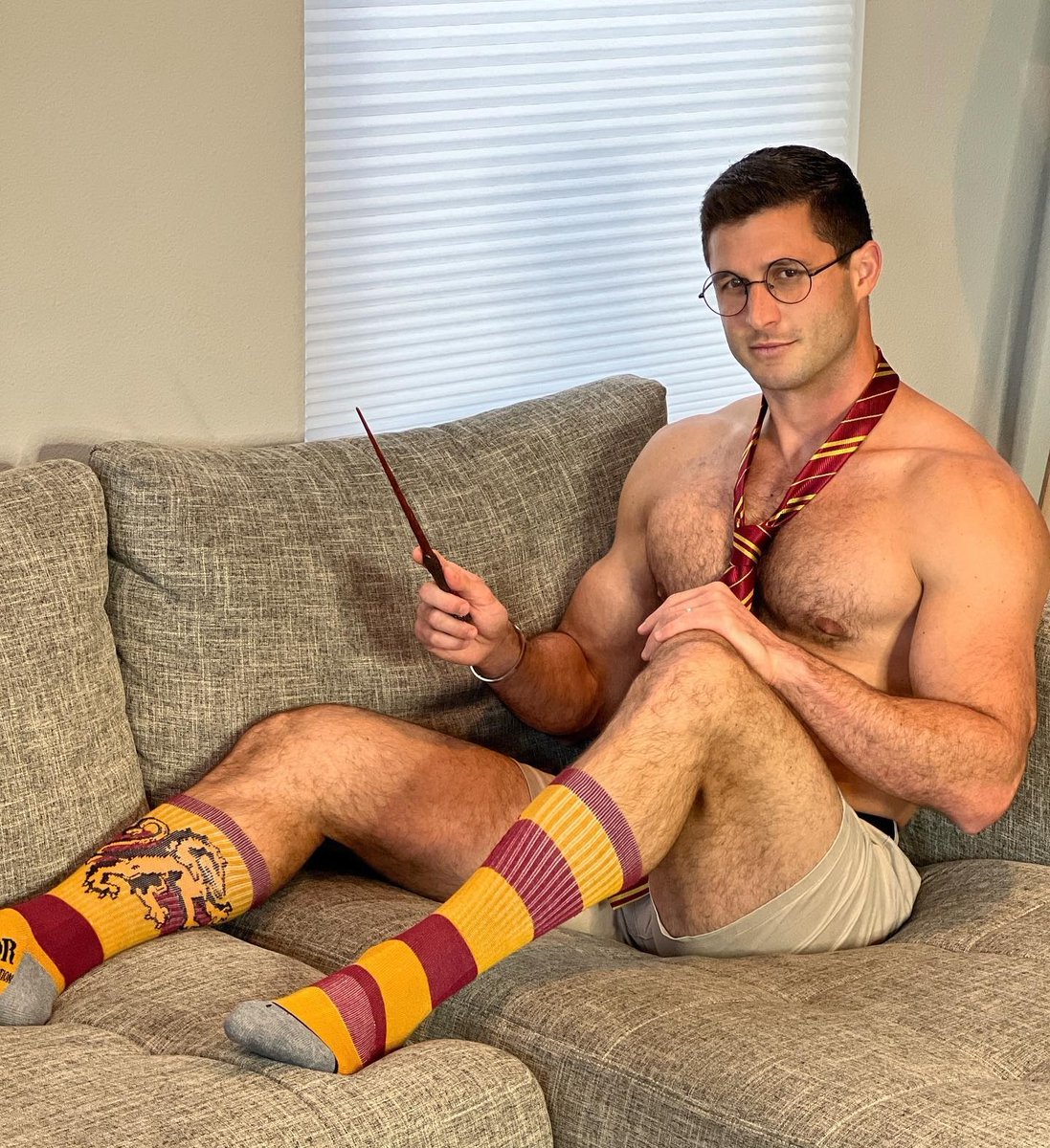 gayhunksonly's tweet image. At #45 on our #Top150Countdown with #2025HottestGayHunks we have the absolutely gorgeous Instagram sensation #RobertoPortales 😍🏳️‍🌈

@hotfitmenonly @allmalepics @CuteHotBoys @JDub63179800 @dutch_ultra @81TakTsukada18 @batorcircle @MuscleLycra @xyzdghun @LeviConely @MuscleLoverBear