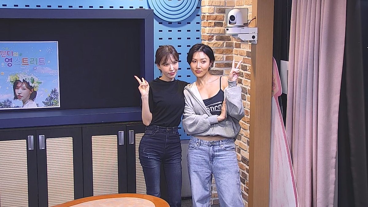ggomo_rec_0619's tweet photo. 260415 #_mariahwasa (WEB-DL 720p H264) 

*Special thanks to @cookieleeuns_

https://t.co/qjesbPVAVx
https://t.co/DbLgnEhZsS

#MAMAMOO #화사 #Hwasa #마마무 https://t.co/2ZwzEvib9Y